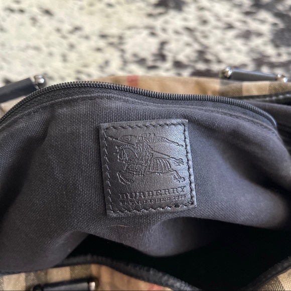 Burberry Tote - Picture 5 of 7